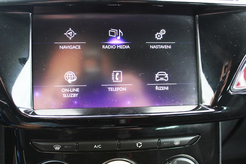Citroën DS3 (2016) 1,2i KLIMA TEMPOMAT NAVI DAB - fotka 20 z 25
