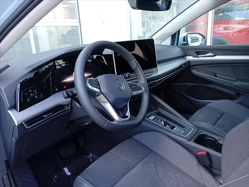 Volkswagen Golf Variant (2026) 1,5 eTSI 7DSG mHEV  People - fotka 11 z 17