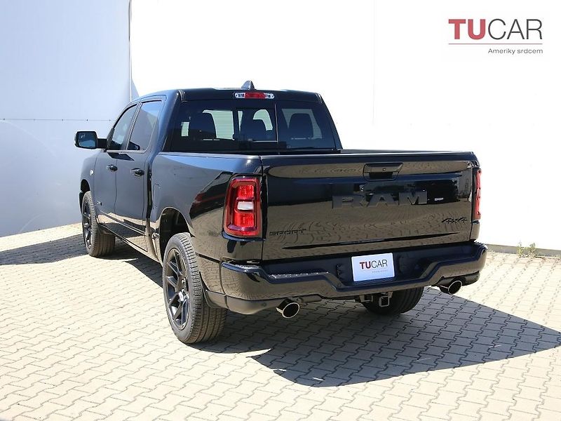 Dodge RAM (2026) 1500 Laramie 5.7 V8 HEMI 2026 - fotka 4 z 41