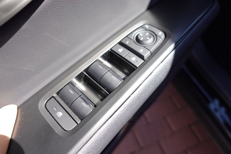 Lexus UX 300h UX300h F SPORT Design - fotka 11 z 36