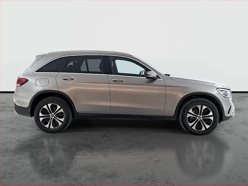 Mercedes-Benz GLC (2022) 300 de 4MATIC - fotka 6 z 23