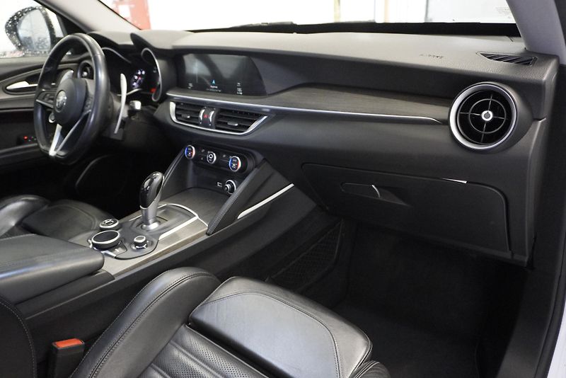 Alfa Romeo Stelvio 2.0 TB 280PS Q4 AUT. - fotka 27 z 29