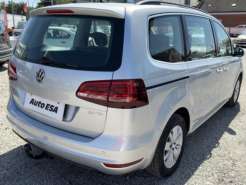 Volkswagen Sharan (2015) 2.0 TDi, AC, výhřev sed - fotka 4 z 19