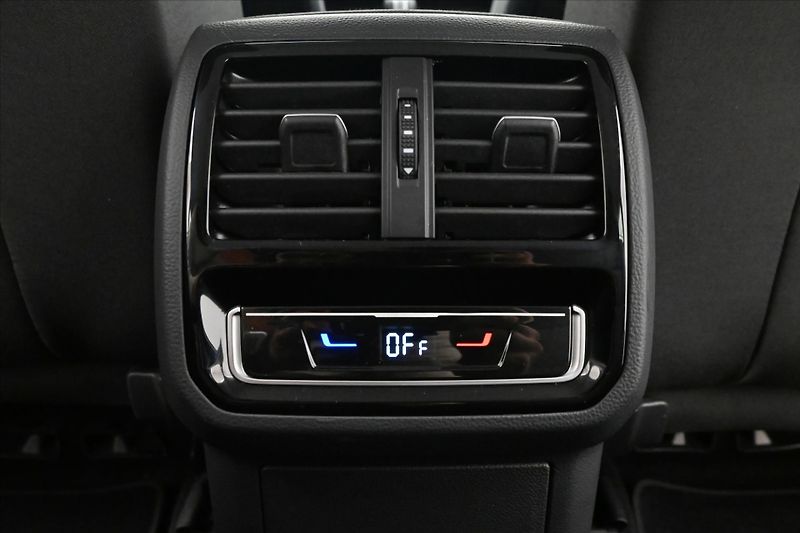 Volkswagen Passat 2,0 TDI 110 kW DSG Business Zá - fotka 22 z 33