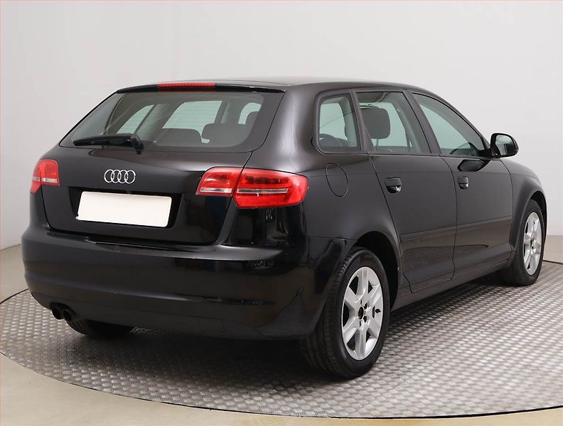 Audi A3 (2009) Ambition 2.0 TDI - fotka 5 z 18