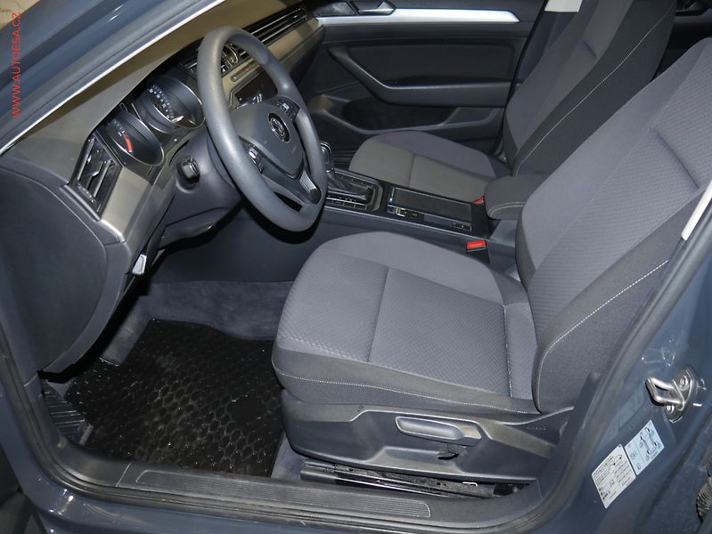 Volkswagen Passat (2018) 2.0 TDi, Trend, DSG - fotka 9 z 18