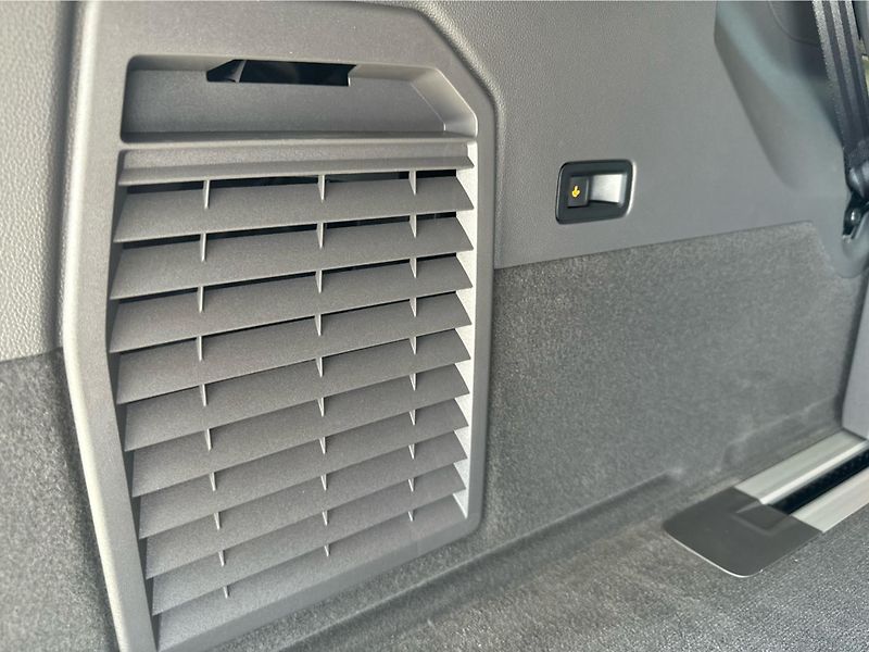 Volkswagen Multivan LONG 2.0TDI LIFE 7DSG 110kW - fotka 18 z 18
