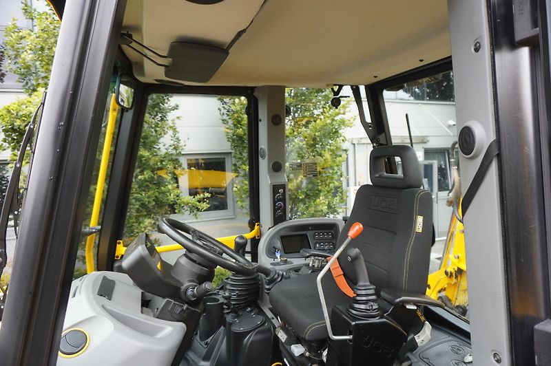 JCB (2022) 4CX PRO / 3400 MTH! / 2022 - fotka 10 z 20