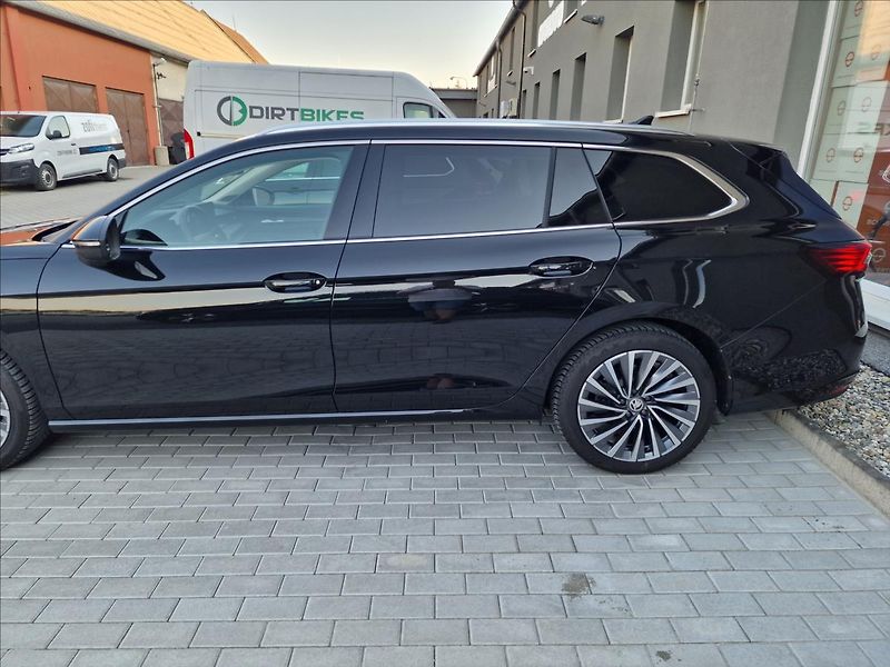 Škoda Superb 1.5 TSI DSG 110kW L&K Combi - fotka 45 z 50