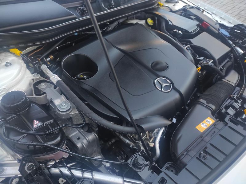 Mercedes-Benz GLA 200d 4MATIC,AT,ČR - fotka 38 z 42