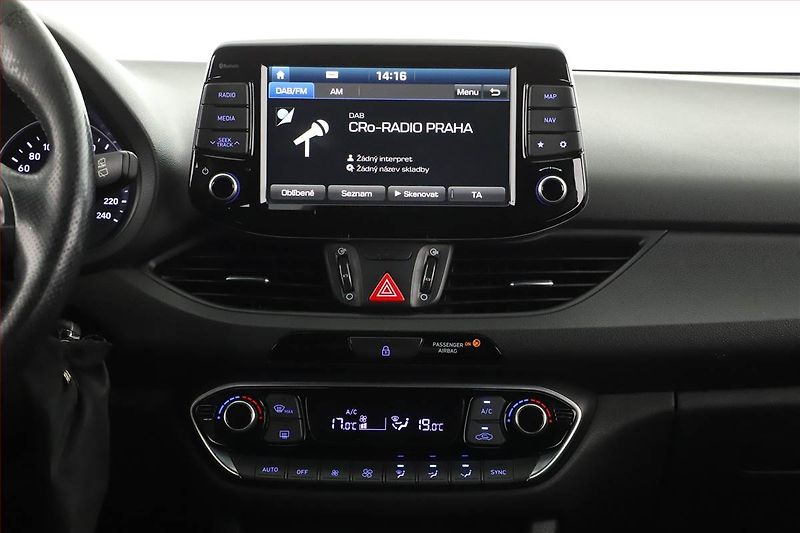 Hyundai i30 (2019) 1.4 T-GDI, Automat, Navi - fotka 11 z 16