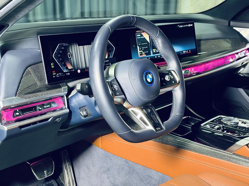 BMW Řada 7 (2023) 750e*ZÁRUKA*TV*MAX.VÝBAVA - fotka 16 z 46