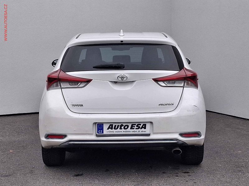 Toyota Auris (2016) 1.6 i, ČR, navi, autoAC - fotka 5 z 16