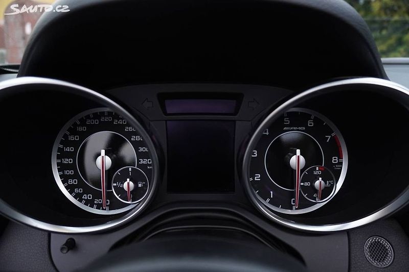 Mercedes-Benz SLK (2012) 55 AMG V8 310KW MAGIC SKY - fotka 17 z 24