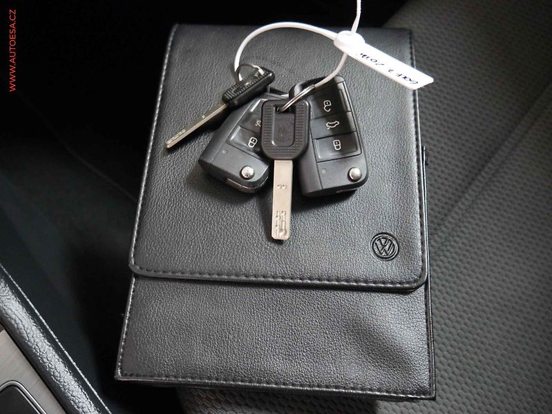 Volkswagen Golf (2014) 2.0 TDi, ČR, AC, tempo - fotka 19 z 19