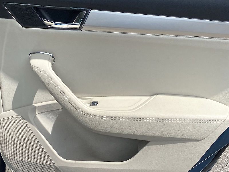 Škoda Superb (2020) 2.0 TSI DSG L&K - fotka 32 z 38