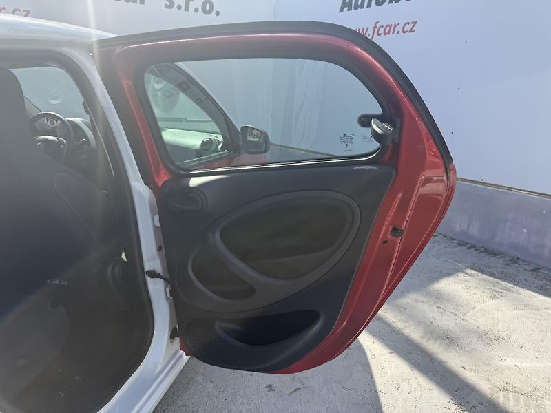 Smart Forfour (2018) EQ plná servisní historie - fotka 17 z 30