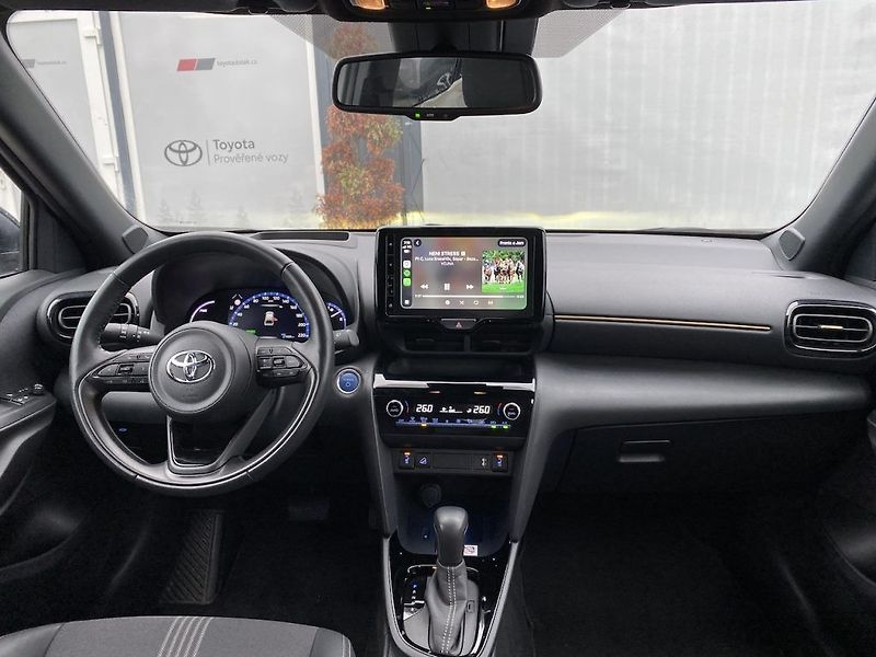 Toyota Yaris Cross 1.5HEV, ČR, Adventure VIP, 4x4 - fotka 10 z 19