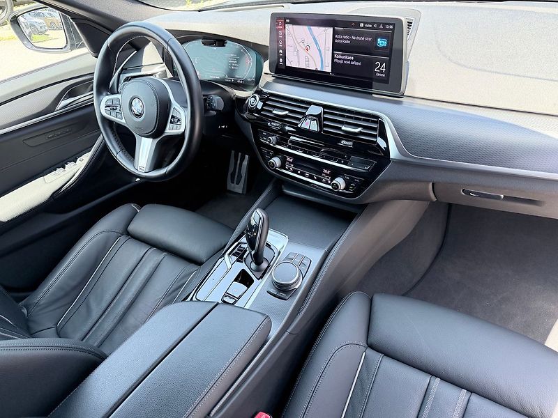 BMW Řada 5 530d Touring, Natáčecí náprava - fotka 14 z 26