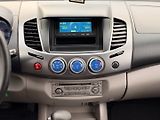 Mitsubishi L200 (2008) 2.5DI-D 100kW 4x4 HARDTOP/AUT - náhled 19