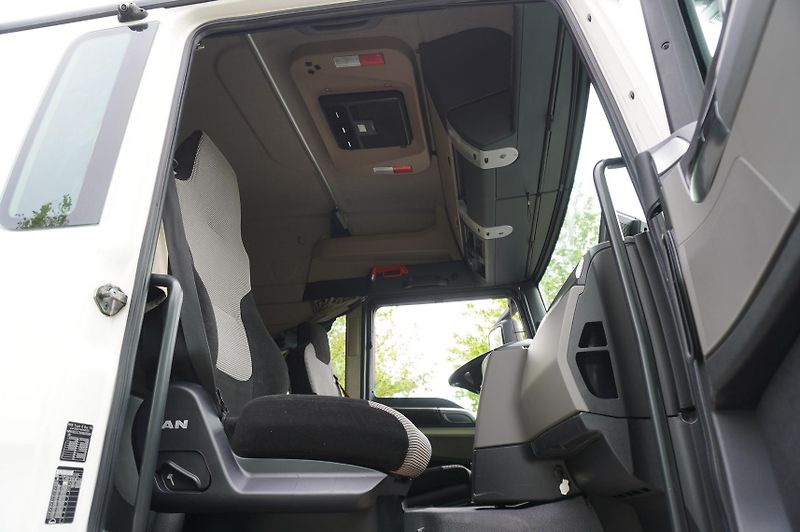 MAN TGS (2019) 35.420 8x2 / Chassis 6.4m/ ADR - fotka 23 z 24