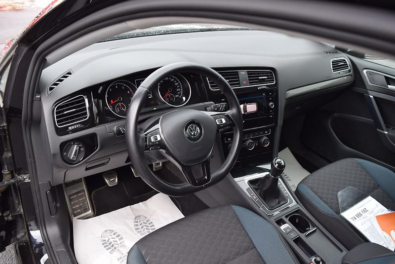 Volkswagen Golf (2019) 1.5TSI 96kw IQ.DRIVE NAVI ACC  - fotka 23 z 50