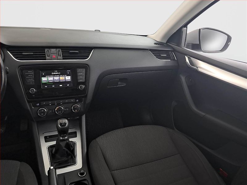 Škoda Octavia (2014) 1.6 TDI, Xenony, Tempomat - fotka 8 z 14