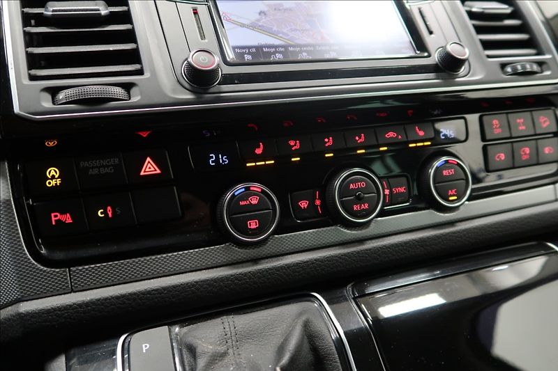 Volkswagen Multivan 2,0 TDI DSG 4MOTION HIGHLINE - fotka 22 z 45