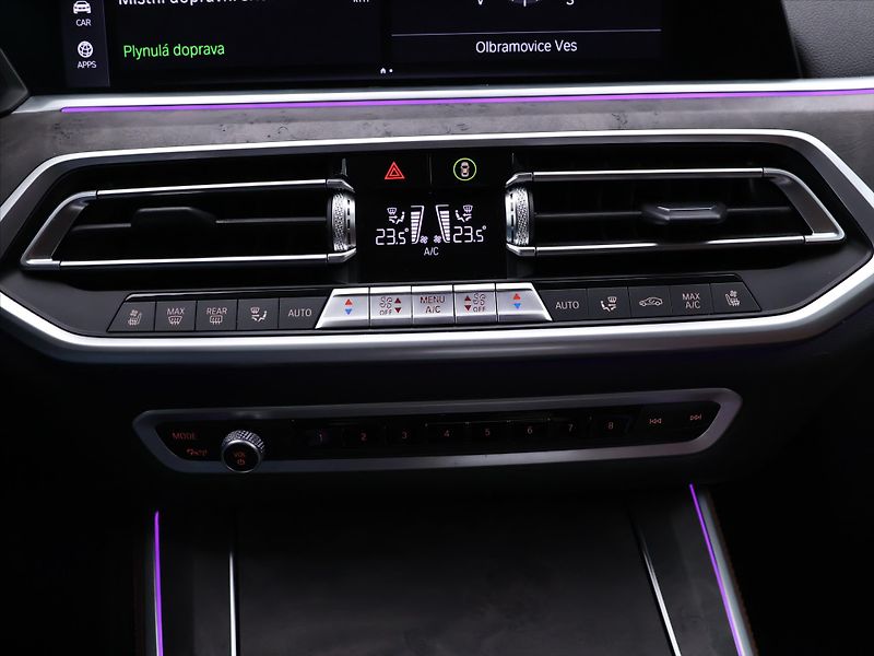 BMW X5 3,0 210kW XDrive30d CZ DPH - fotka 30 z 42
