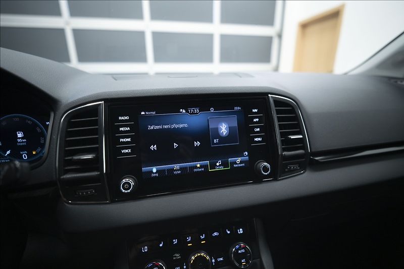 Škoda Karoq 2,0 TDI DSG 4x4 NAVI KAMERA ČR - fotka 24 z 40