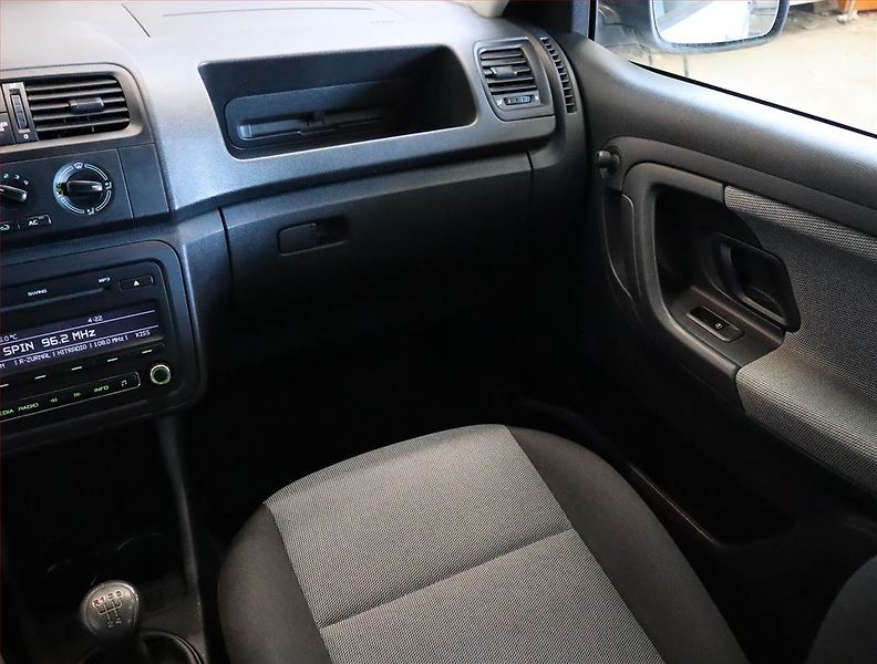 Škoda Fabia (2012) 1.4 16V - fotka 8 z 15