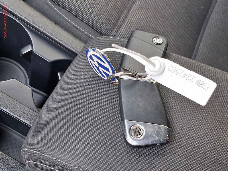 Volkswagen Passat (2017) 2.0TDi, DSG, navi - fotka 20 z 21
