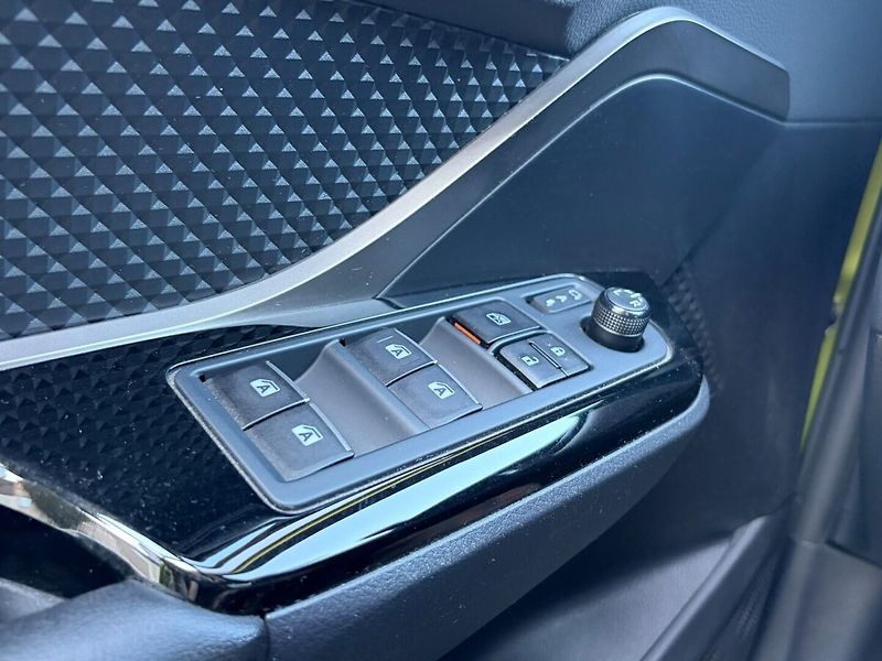 Toyota C-HR 1.8 Hybrid Premium - fotka 6 z 20
