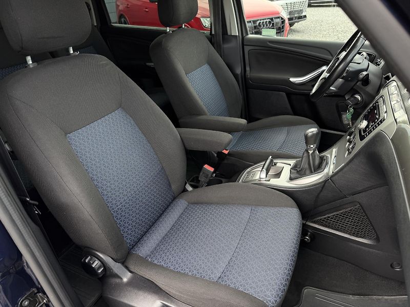 Ford Galaxy 2.0i 107kW 7míst - fotka 16 z 18