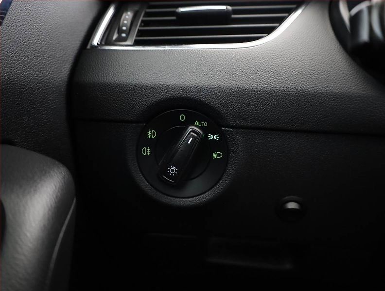 Škoda Octavia (2019) Style 1.6 TDI, Tempomat - fotka 14 z 17