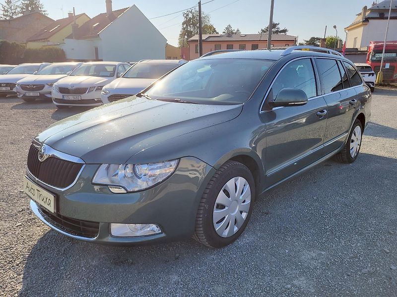 Škoda Superb II combi 2.0 TDi DSG ELEGANCE - fotka 1 z 42