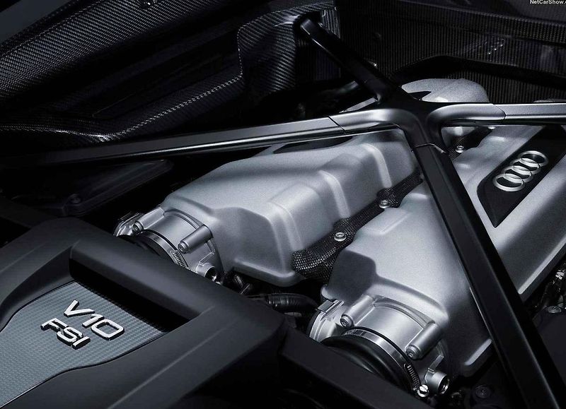 Audi R8 a e-tron GT připravené na jízdu na okruhu