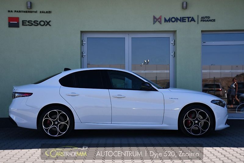 Alfa Romeo Giulia 2.0 TURBO 16V 206kW Q4 VELOCE - fotka 6 z 42