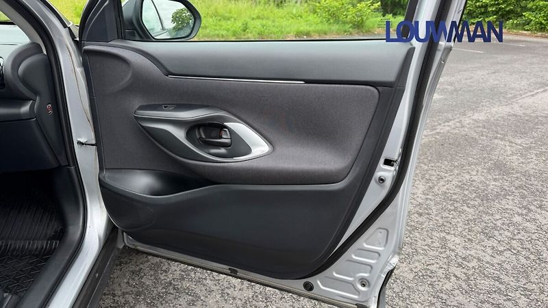 Toyota Yaris Cross 1.5L HEV CVT  Comfort - fotka 17 z 25
