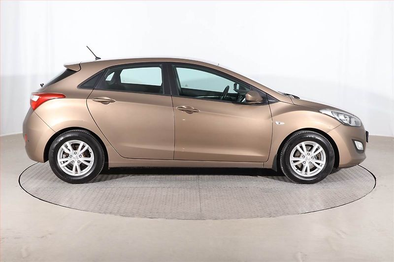 Hyundai i30 (2013) 1.4 CVVT, Serv.kniha, Tempomat - fotka 6 z 20