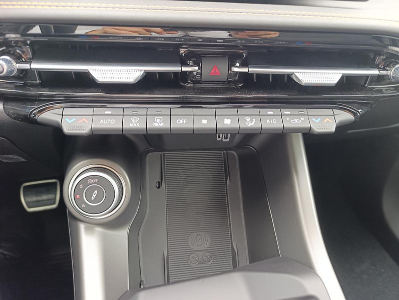 Alfa Romeo Tonale (2026) Veloce 1,5 Turbo Ibrida 175k - fotka 19 z 23