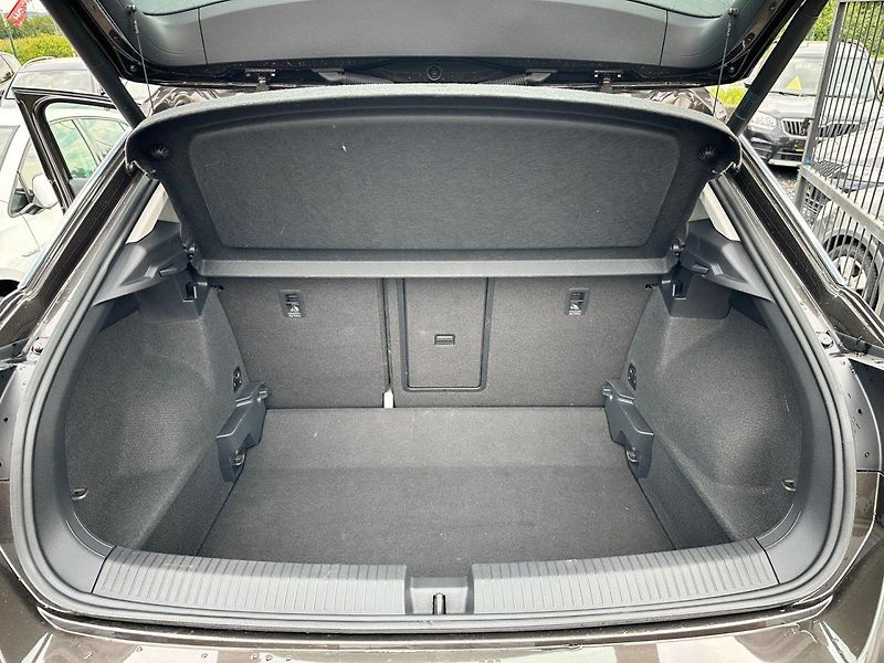 Volkswagen T-Roc (2018) 1.5TSi NAVI, KAMERA. 100%KM - fotka 14 z 18