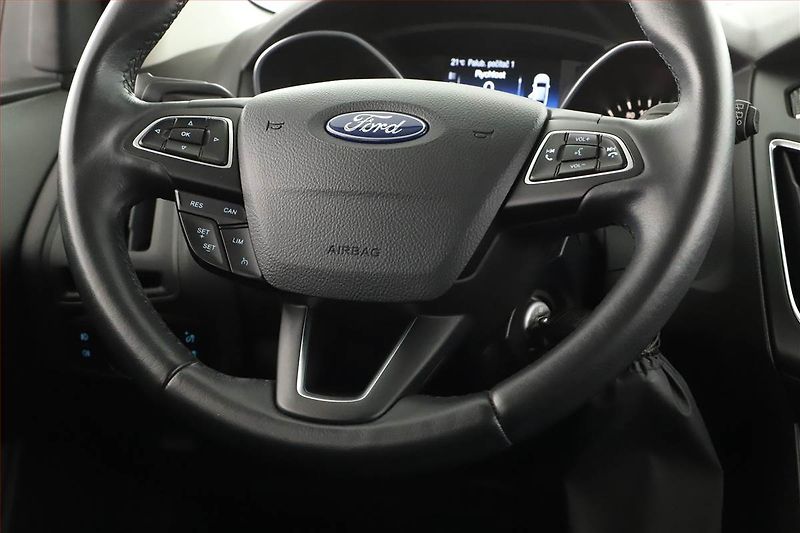 Ford Focus (2018) 1.0 EcoBoost, Tempomat - fotka 14 z 16