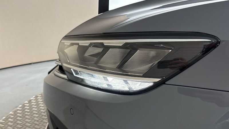 Volkswagen Passat 2.0 TDI DSG 4MOTION Elegance V - fotka 18 z 27