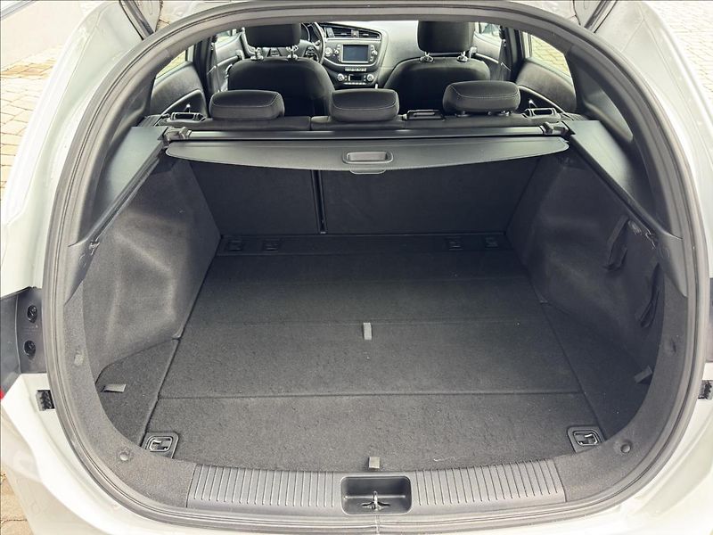 Kia Ceed 1,6 CRDi GT-Line - fotka 9 z 16