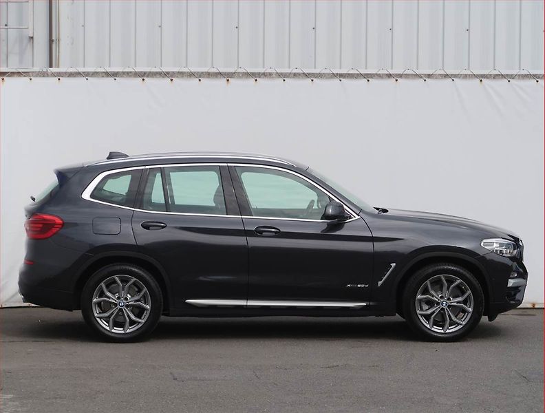 BMW X3 (2018) xLine xDrive20d, 4X4, Automat - fotka 6 z 23