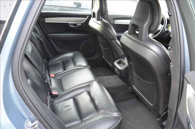 Volvo V90 (2017) CROSS COUNTRY D5 2,0 AWD - fotka 22 z 24