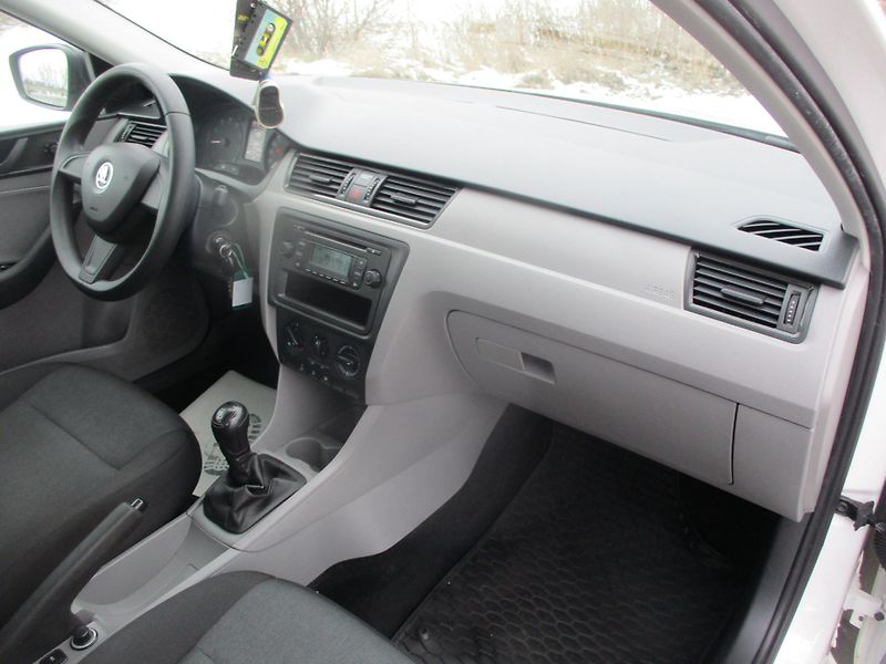 Škoda Rapid 1.2 TSi NOVÉ V ČR*L+Z PNEU - fotka 26 z 37
