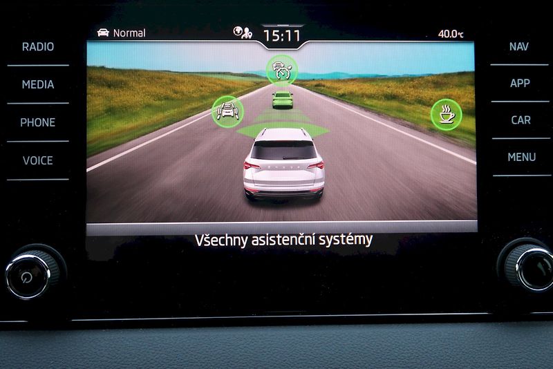 Škoda Karoq (2023) SPORTLINE 1.5 TSI 110 kW DSG - fotka 10 z 29