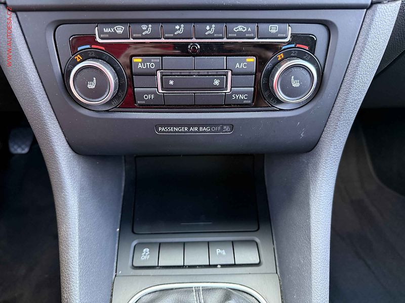 Volkswagen Golf (2012) 1.2 TSi, Match, park. čidla - fotka 15 z 16